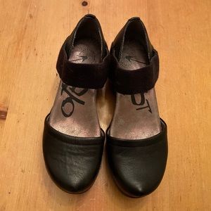 OTBT Leather black wedges.